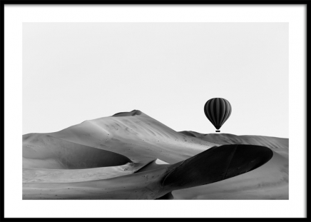 Hot Air Balloon Over Dunes Poster in the group Prints / Nature at Desenio AB (11488)